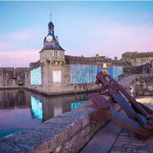 Yvana Au Coeur De La Close , Concarneau France